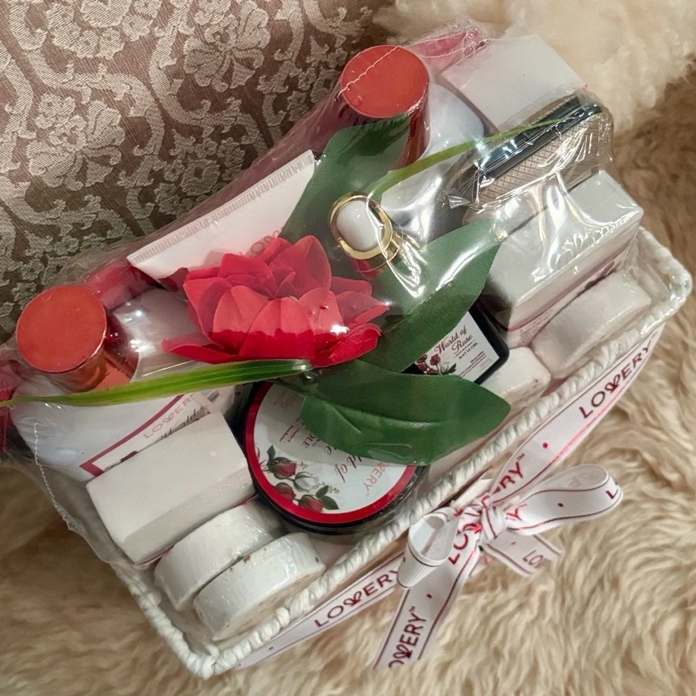 Brand New Valentine's Day Gift 35-Piece Red Rose Bath & Body Spa Set Self-Care
